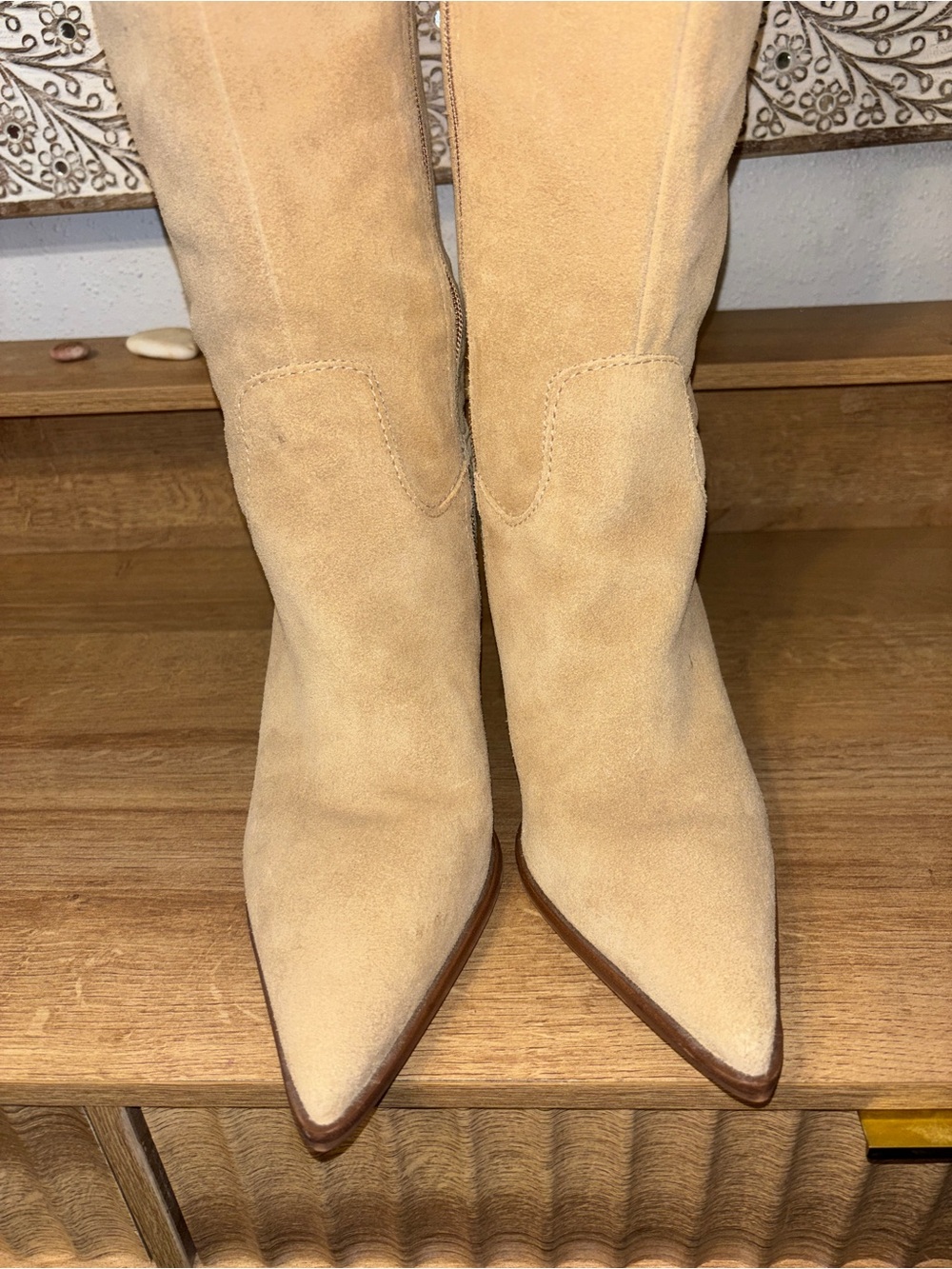 NEW Vince Camuto Oyennda Knee-High Boots in the shade Tortilla Suede - Picture 6 of 7